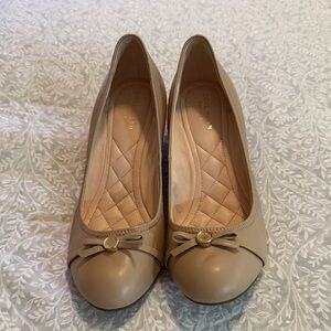 Cole Haan Tan Wedges with Bow‎ Detail Size   8